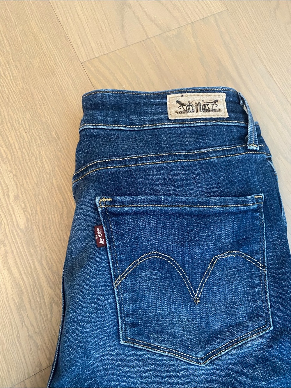Levi's Women's Dark Blue Straight Leg Jeans